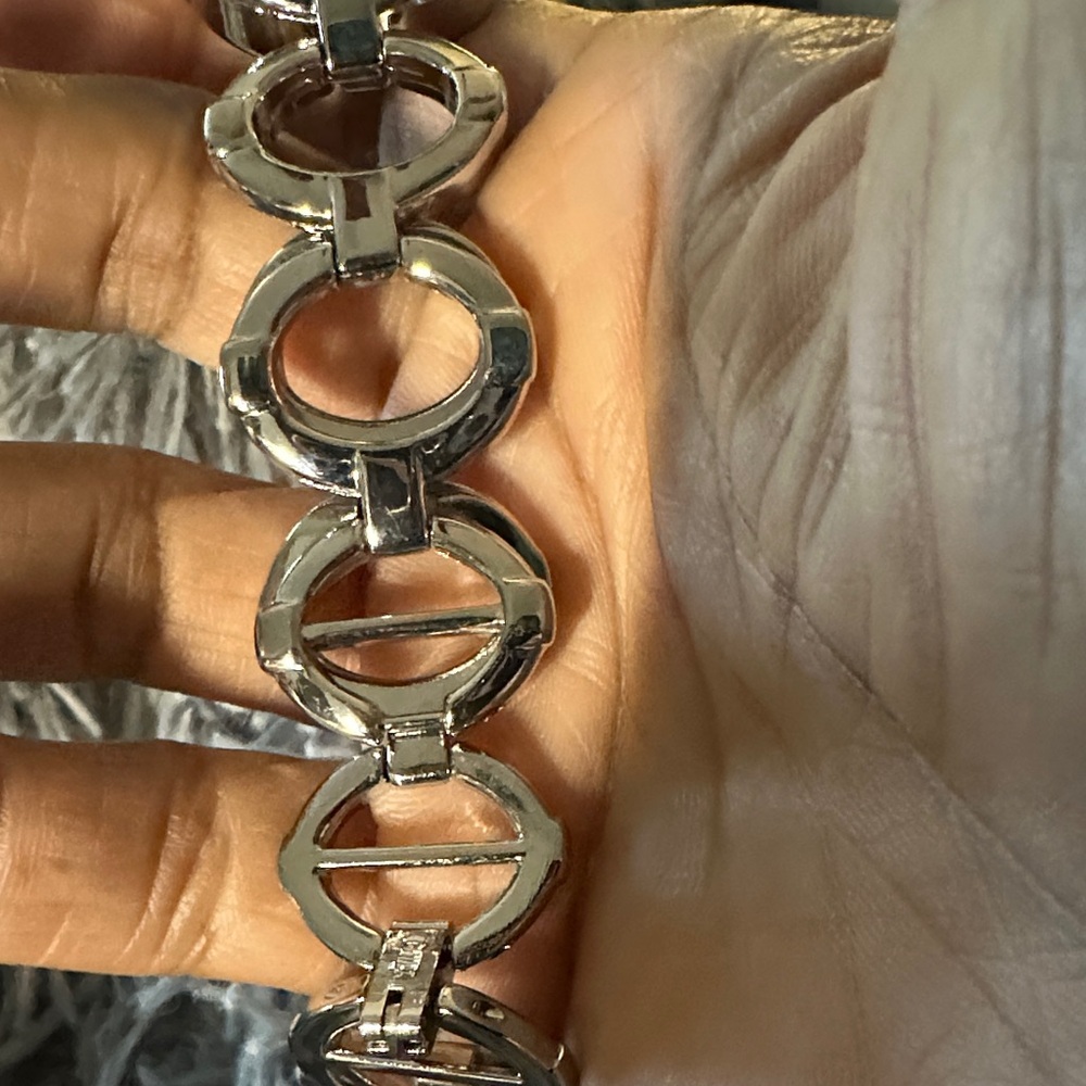 Avon vintage Silver stone Circular Bracelet Watch-Battery included - Picture 8 of 13